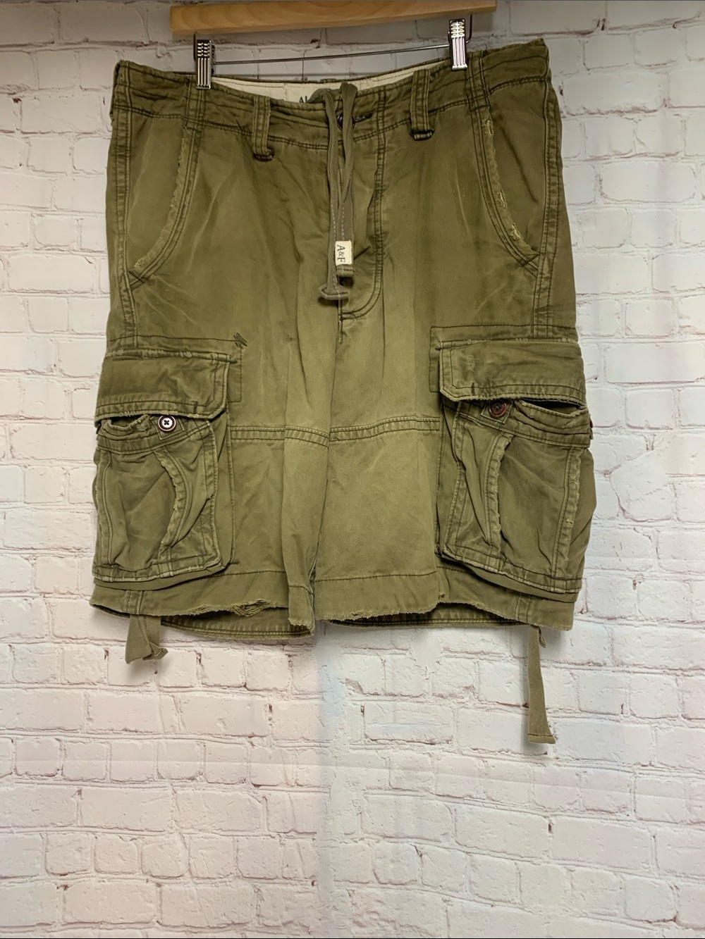 Vtg Abercrombie & Fitch Olive Distressed Cargo Paratrooper Y2K Shorts Size 33 - Picture 3 of 8